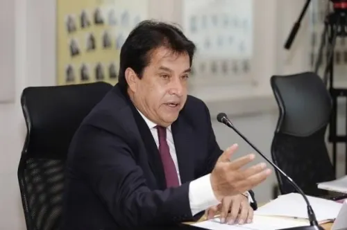 Ordena Tribunal suspensión provisional de Cerezo Vélez al frente de la CDH