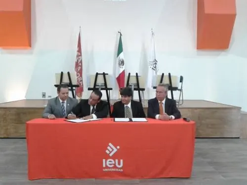 Firman convenio académico-cultural IEU y Universidad de Argentina