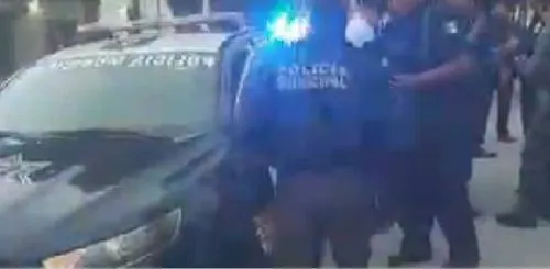 Video: Encapuchados asaltan Pozolería Matamoros de Prados Agua Azul