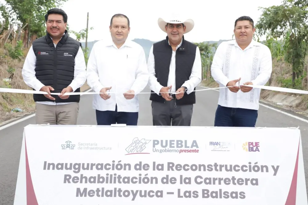 Céspedes Peregrina inaugura proyectos viales para mejorar la movilidad en la Sierra Norte de Puebla