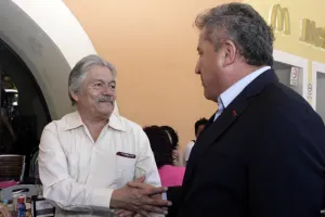 Poblanos cobijan a Enrique Agüera