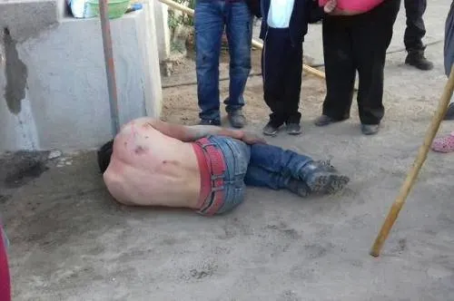 Policía estatal rescata a presunto delincuente de ser linchado en La Resurrección