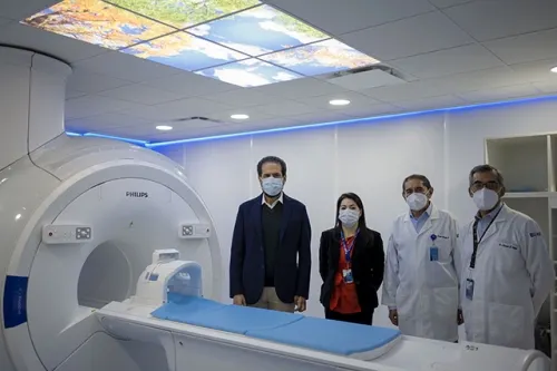 El Rector Alfonso Esparza inaugura en el HUP Área de Resonancia Magnética y Sala de Hemodiálisis