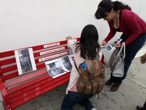 Familiares de joven mujer asesinada por su cónyuge exigen la detención del feminicida