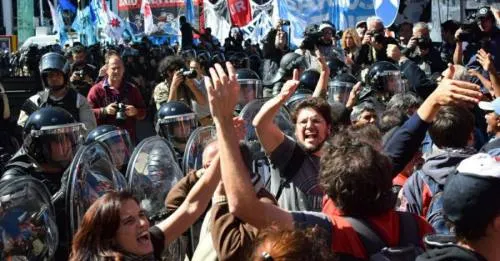 Protestan en Argentina contra política económica de Macri
