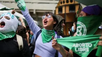 Amenazan a magistrados que aprobaron el aborto en Colombia