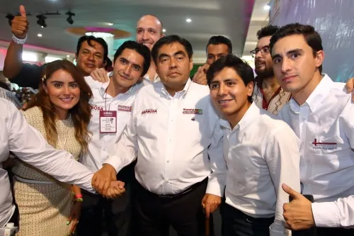 Barbosa se compromete a que el 20% de espacios del gobierno sea para jóvenes