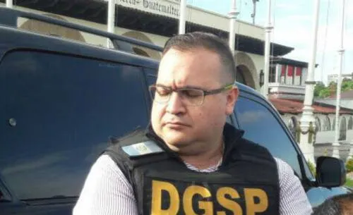 Javier Duarte demanda a Yunes y a un periódico por daño moral