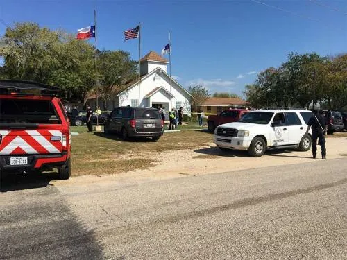 Tiroteo en iglesia de Texas deja varios muertos