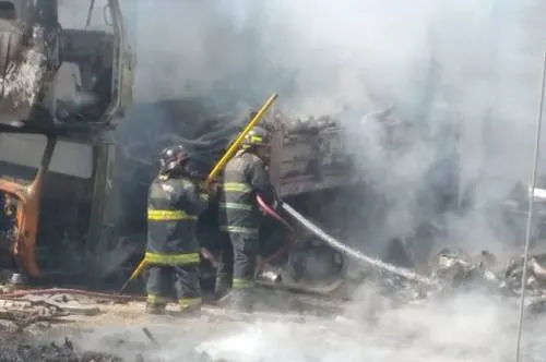 Bomberos de Puebla sofoca incendio en San Jerónimo Ocotitlán