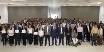 BUAP y Fundación BBVA reconocen a egresados beneficiados por becas “Chavos que inspiran”