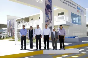 RMV y Tony Gali rehabilitan Centro Escolar ?Manuel Espinosa Yglesias?