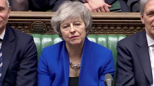 Theresa May ‘libra’ moción de censura en votación cerrada