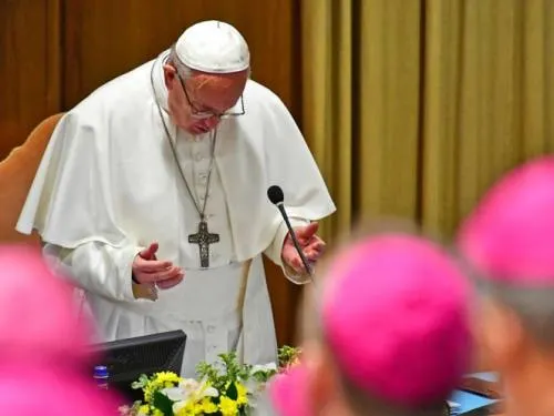 Papa pide “medidas concretas” contra abusos sexuales a menores