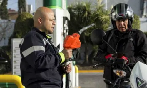 Gasolina Premium inicia semana con precio de 17.99 pesos por litro