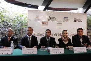 Firman convenio en apoyo a personas que no saben leer ni escribir