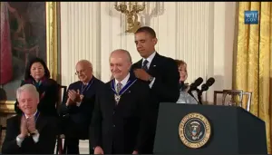 Obama condecora a Mario Molina con Medalla Presidencial de la Libertad