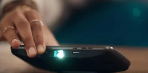 Ahora Motorola se burla de Samsung a través de un vídeo