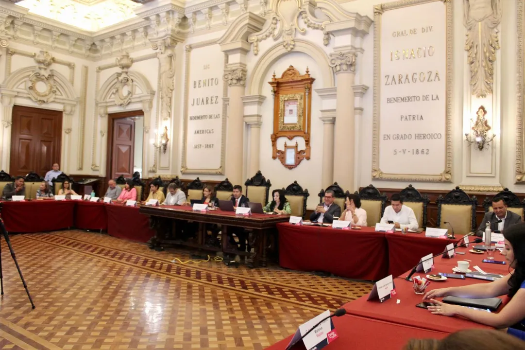 Cabildo de Puebla/ Foto: Twitter @LuceroSaldanaMX