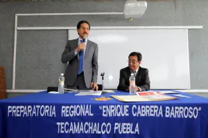 Atiende Alfonso Esparza peticiones de la Enrique Cabrera de Tecamachalco