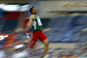 Mexicano logra histórico bronce en Mundial de Atletismo