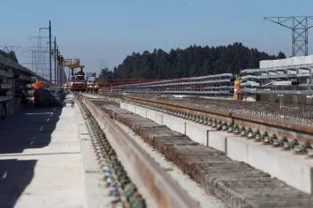 Construcción del Tren Interurbano es supervisada por AMLO