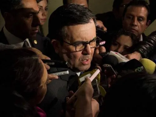 Guajardo viaja a Reino Unido analiza posibilidad de tratado comercial