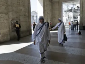 Miles llegan al Vaticano por canonización de Madre Teresa