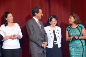 Esparza Ortiz convivió con las trabajadoras universitarias por el Día de las Madres