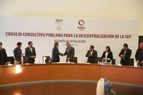 Prevén que  descentralización de la SEP  se dé para 2021