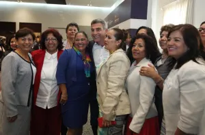 En el Día Internacional de la Mujer el gobernador entrega estímulos a docentes distinguidas