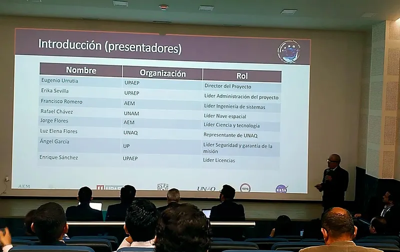 presentadores-proyecto-constelacion-aztechsat