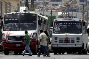 Buscarán reglamentación específica para transporte público