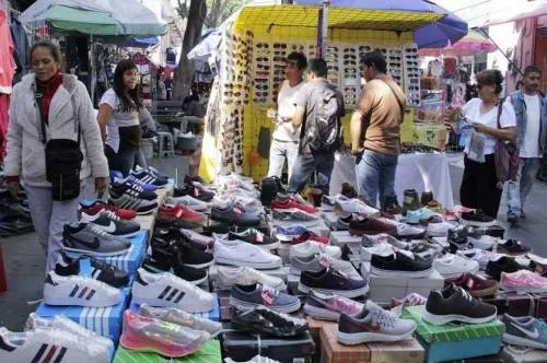 Comerciantes informales del Corredor Comercial de la 12 Oriente-Poniente ofertan piratería