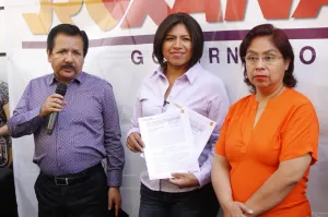 Denuncia PRD reparto desmedido de sombrillas del PRI
