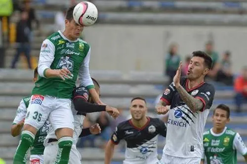 León mordió a Lobos en el estadio Universitario