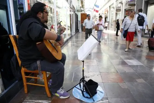 Avala Comuna permisos para 60 artistas urbanos para trabajar en la vía pública