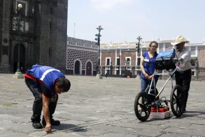 Dan mantenimiento a la Catedral por temporada de lluvias