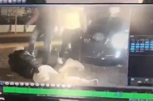 Vídeo: Vecinos del Fraccionamiento Lomas del Valle golpean a vigilante