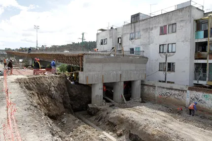 Obras del metrobús provoca grietas en casas de la Rivera Anaya