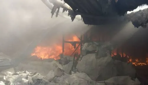 Bomberos Puebla sofoca incendio en fábrica de Acajete