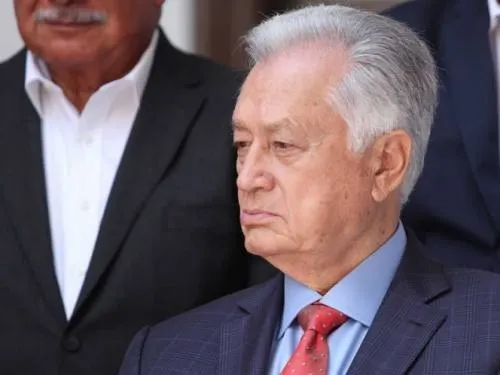 Llego a corregir CFE; que no sea una empresa moribunda: Bartlett