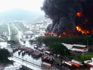 Refinería que se incendió en Venezuela vuelve a operar