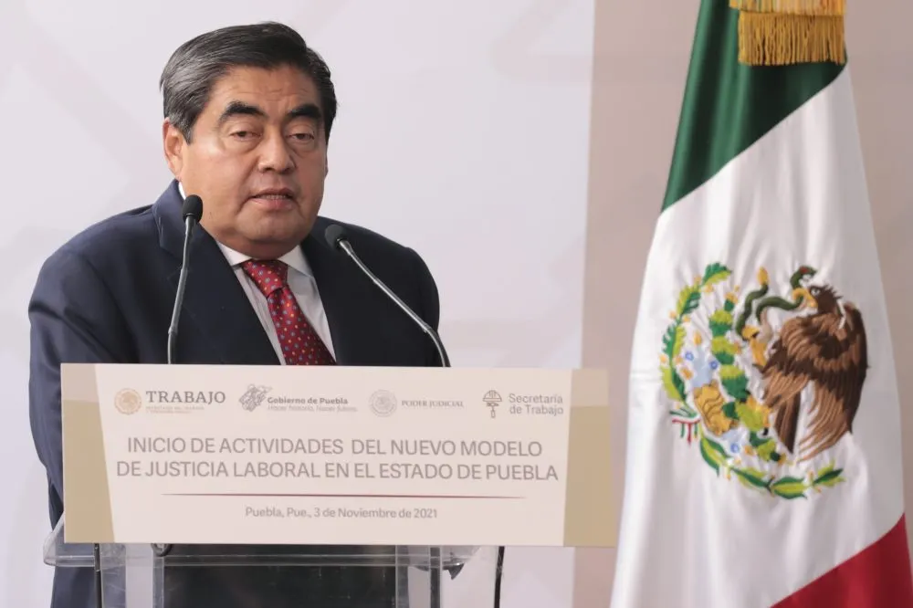 Gobierno de Puebla buscará regular costos y gastos de abogados, anuncia MBH