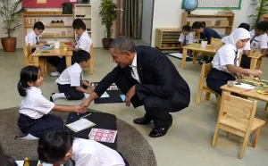 Obama visita a niños refugiados en Malasia