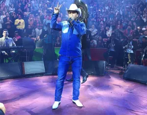Sigue polémica de Julión Álvarez, ahora dice que le gustan las mujeres de casa