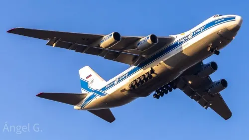 Aterriza en Puebla el avión ruso Antonov con carga para VW