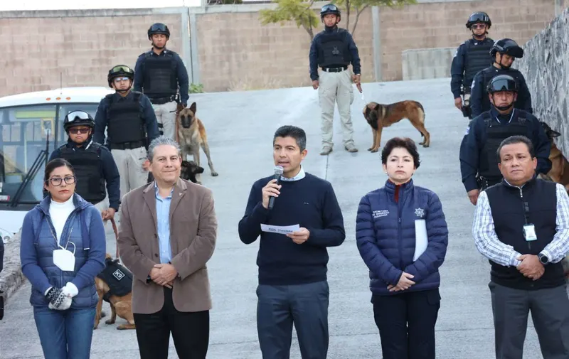 Presentes a la incorporación de 10 nuevos ejemplares caninos