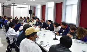 Instalan en Segob mesa política con maestros