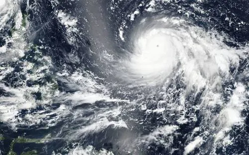 Filipinas aumenta alerta ante nueva ruta de tifón Mangkhut